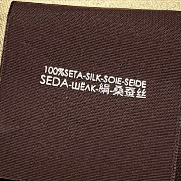 Authentic Gucci Gucci Ghost Rare “Life is Gucci” Silk Scarf - Picture 12 of 12